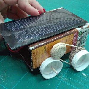 aurinkoenergialla toimiva Rover