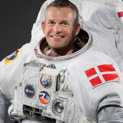 照片日期：03-18-22地点：Bldg：  拍摄欧空局宇航员安德烈亚斯-莫根森（Andreas Mogensen）在 EMU 的官方宇航员肖像。