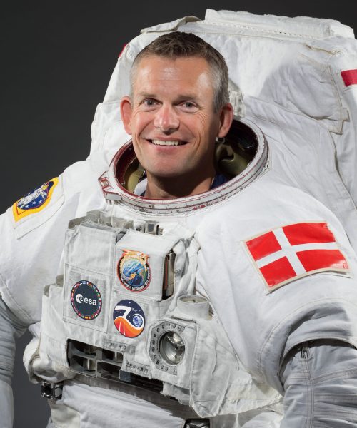FOTO-DATUM: 18.03.22Ort: Gebäude 8, Raum 183 - FotostudioSUBJEKT:  Aufnahme des offiziellen Astronautenporträts des ESA-Astronauten Andreas Mogensen in der EMUFOTOGRAF: BILL STAFFORD